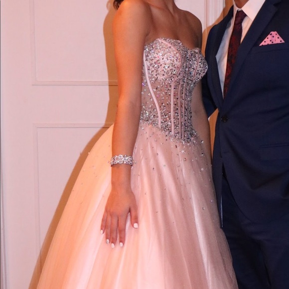 Sweet Sixteen/ Prom Dress - Picture 2 of 8